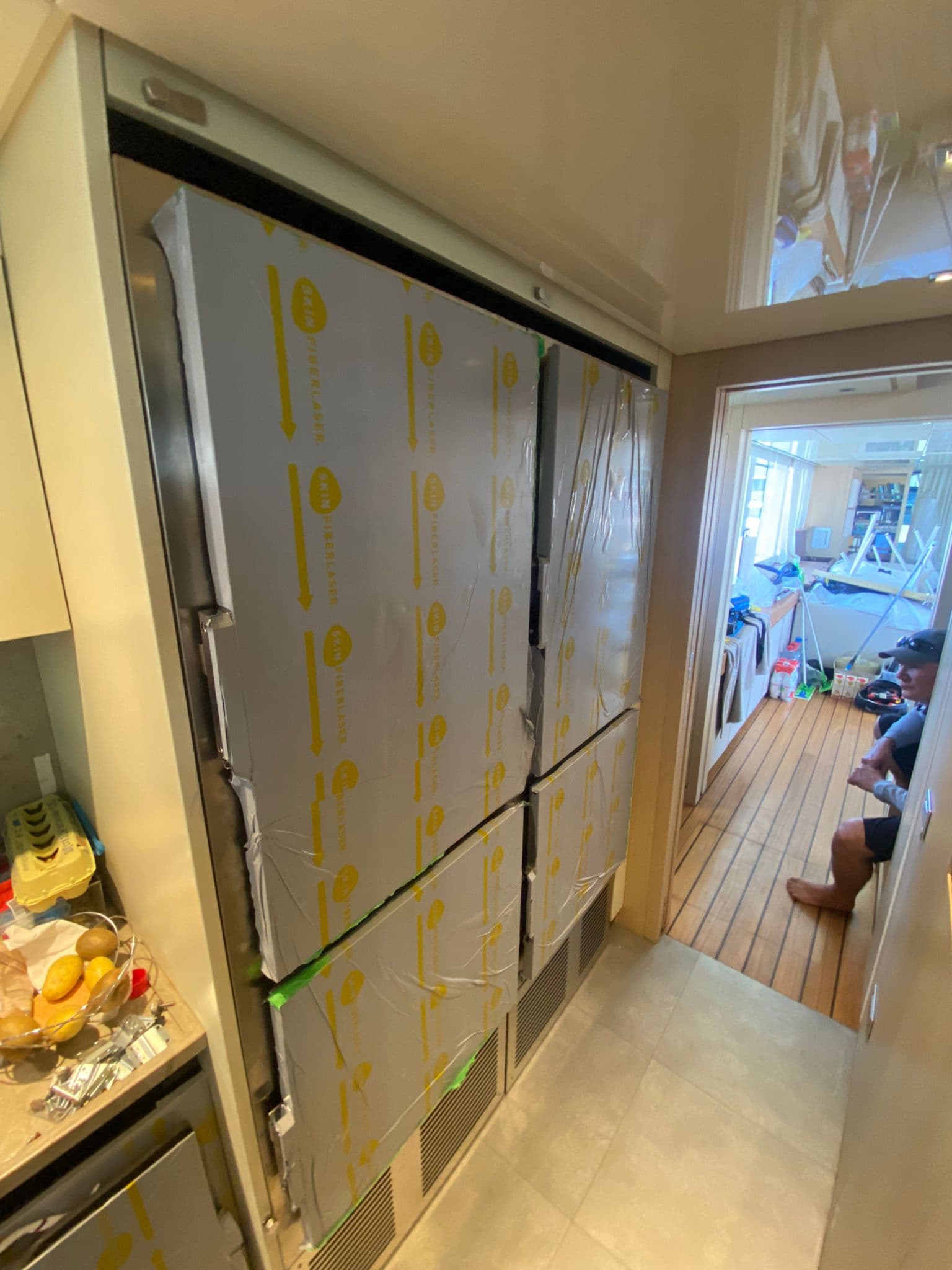 Mantenimiento de compresor de refrigeración en sala de máquinas